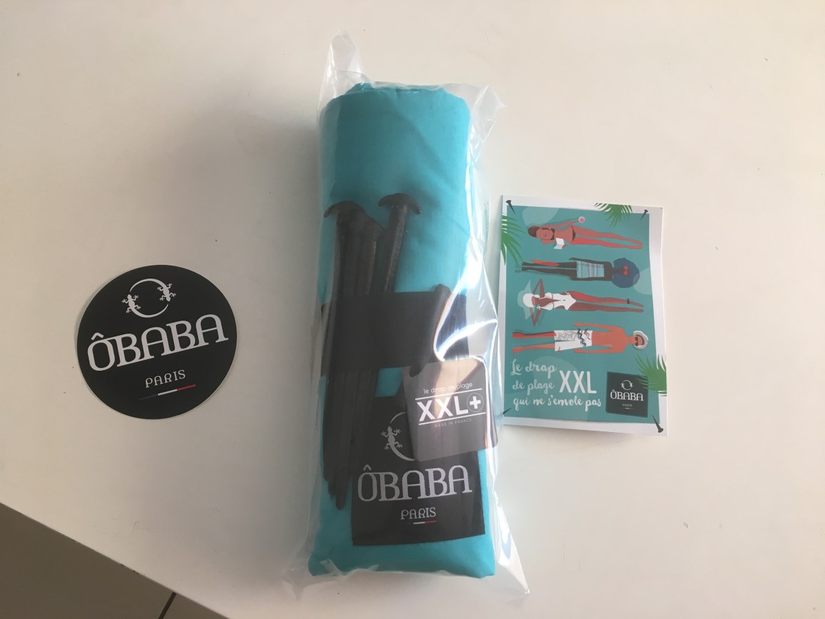 Avec notre Obaba, tous ensemble sur notre drap, on ne craint plus le vent sur la&nbsp;plage!