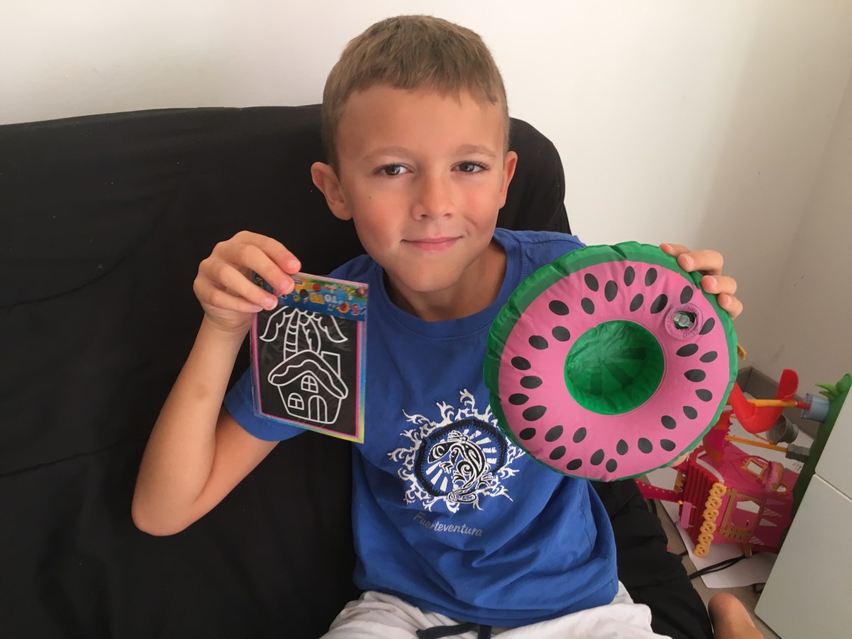 Pas de jaloux entre Maelou et doudou au mois&nbsp;d&rsquo;août.